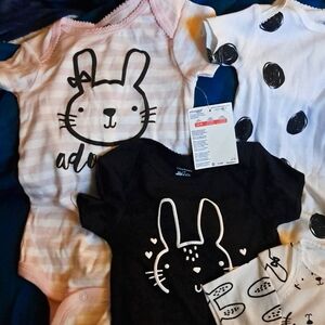 5 piece Gerber onsies. Size 12 months